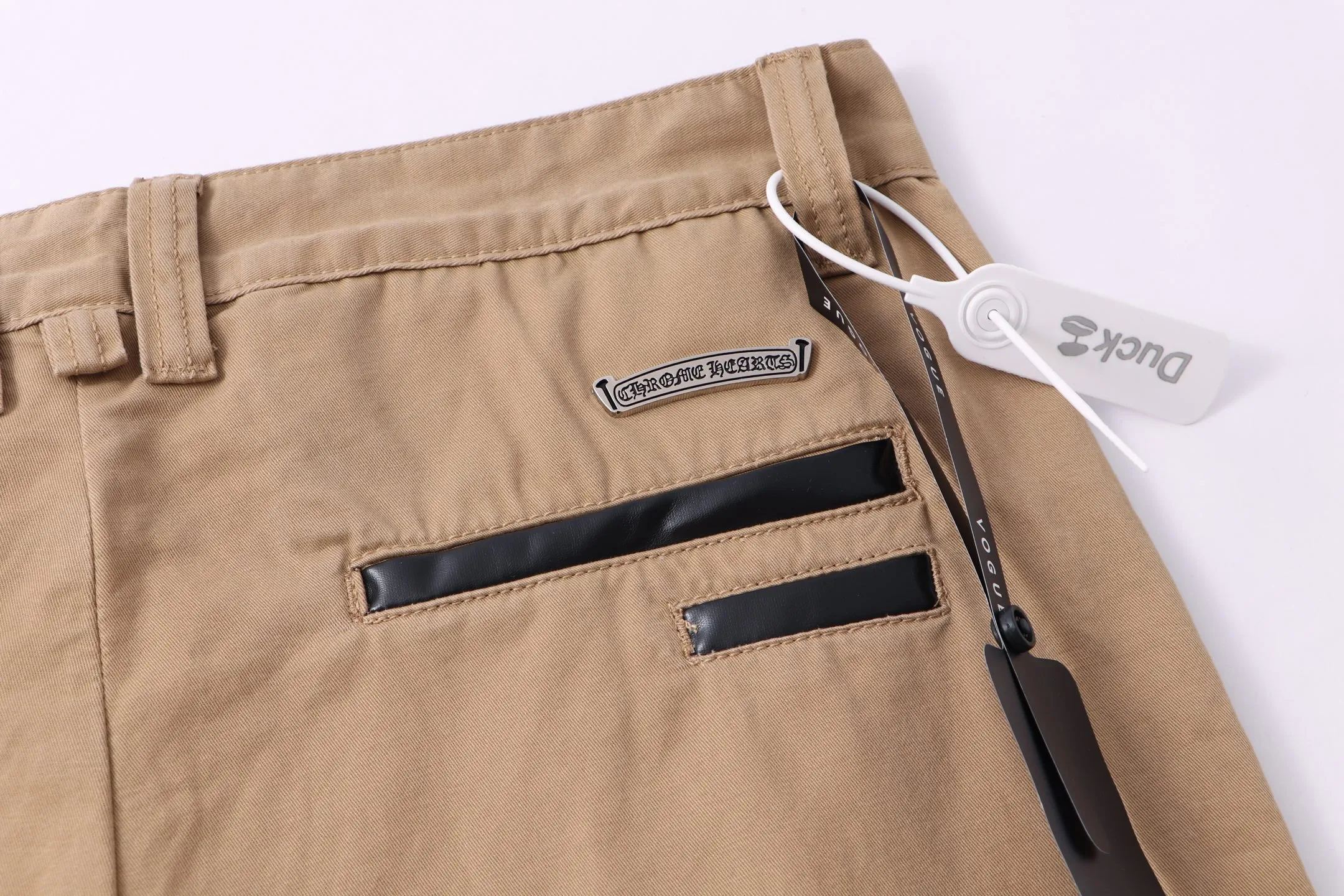 P220 model number: H70 ChromeHearts & Chrome Heart Khaki clean casual pants and jeans, original hardware accessories, washed and other hanging tags, QR code analysis is from the original factory, high degree of restoration, you are welcome to compare the products~ Three-dimensional version, loose and comfortable, not picky about the figure, taller and slimmer, factory Seiko, original quality control, same style for men and women, can be matched with couples, versatile recommendation, must-have jeans for all seasons, fashionable people have been disappointed From the quality selection of fabrics, the tailoring of details, and the matching of patterns, everything is impeccable! The upper body is so handsome when worn...it can be easily worn by men, women and children! The craftsmanship is made of heavy-duty washed pure cotton denim fabric. After washing, it is soft and thick and looks very stylish when worn. Size: 28, 30, 32, 34, 36 (S-XXL) Color: Khaki
